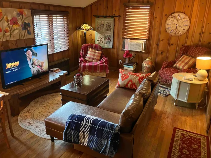 Woodland Oasis Cabin Apartment - Image 1