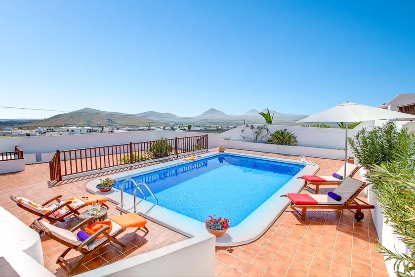 3 bedrooms villa with sea view private pool and enclosed garden at Nazaret - Image 1