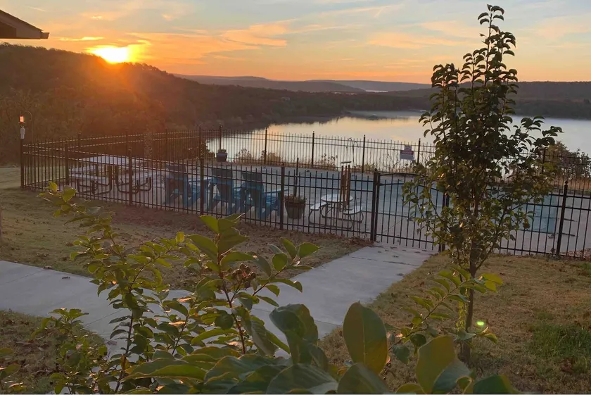 Lake it or knot pool/lake view retreat - Image 1
