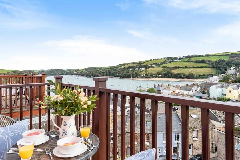 UpperDeck, Salcombe (Free Parking) - Image 1