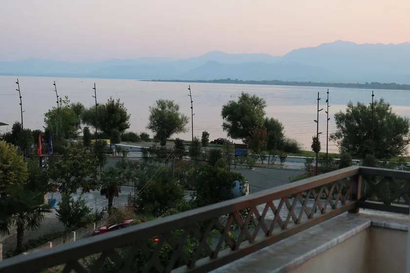 Lake Retreat Villa - Image 1