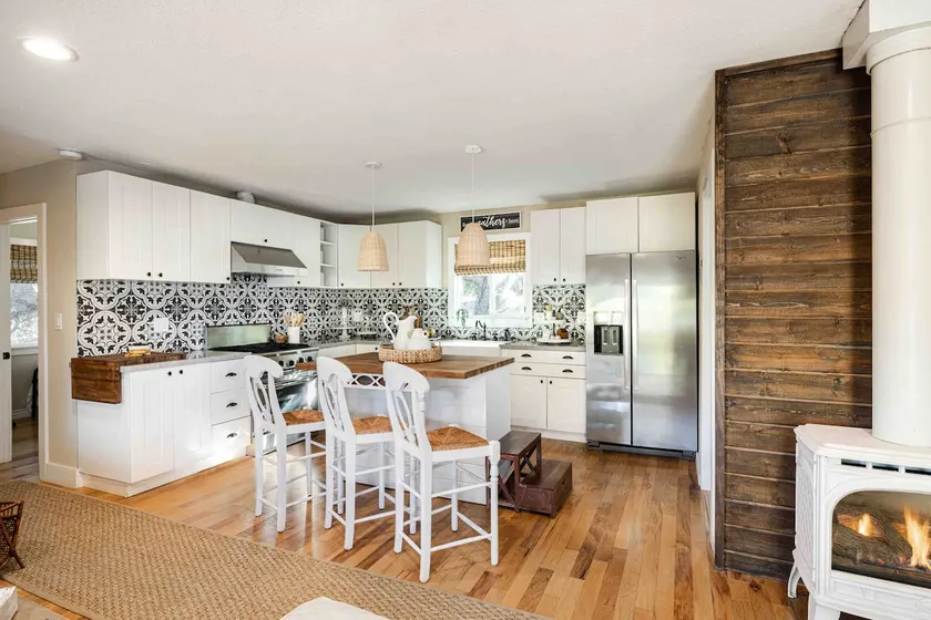 The B’s Hive Cottage - Image 1
