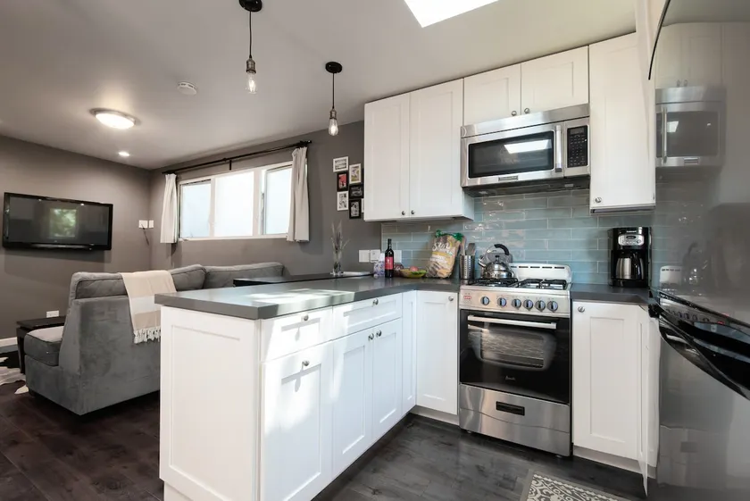 Private Cottage - Full Kitchen/Bath - Beach Cities - Image 1