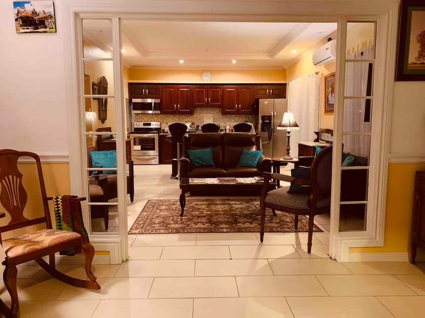Cool Carib 3BR Flat Off “The Avenue” in Woodbrook - Image 1