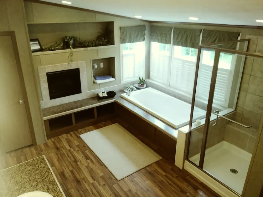 Country Lake Getaway - Image 1