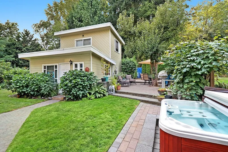 Private Guest House in Matthews Beach with Hot Tub - Image 1