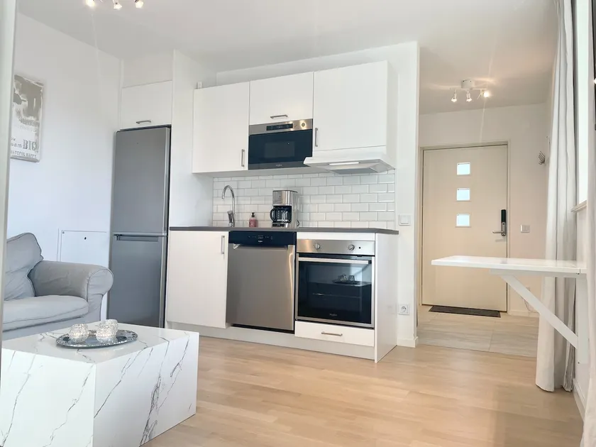 Newly built apartment in a quiet residential area - Image 1