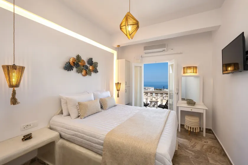 Deluxe Room with Sea View *Vinas Place* - Image 1