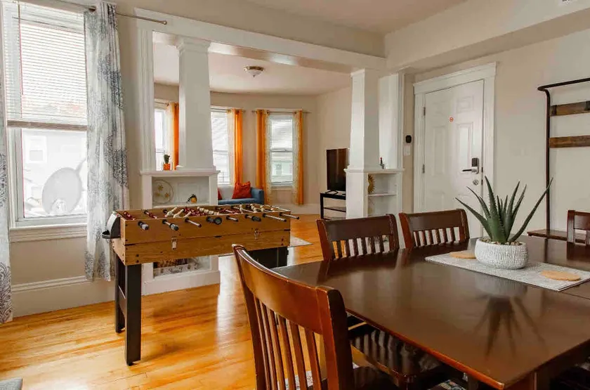 Large 3BR APT w/ enclosed front porch Close to Polar Park, palladium, WPI, DCU  - Image 1