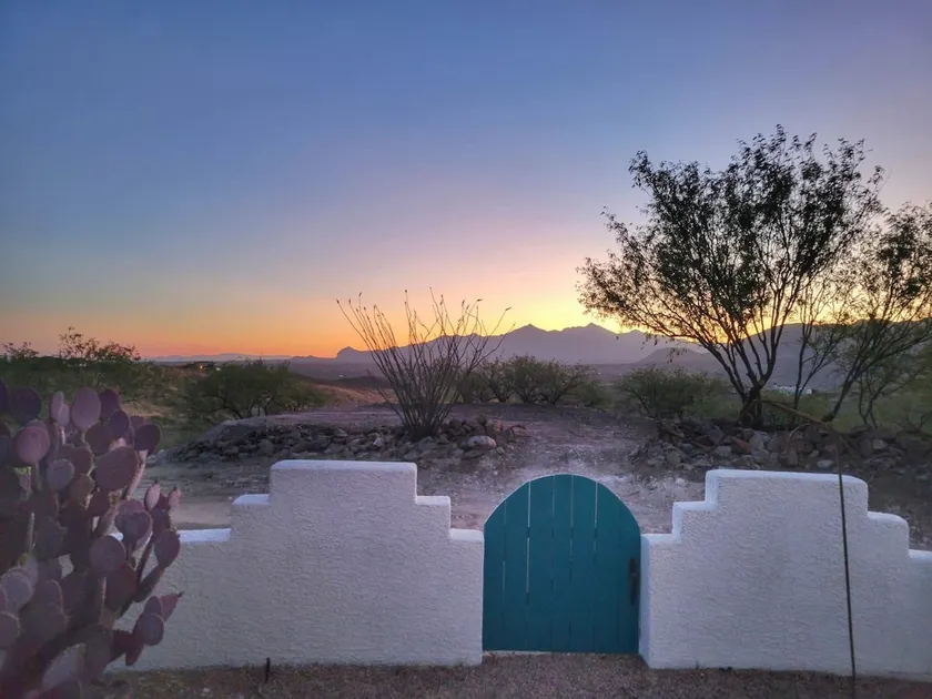 Charming home with stunning views! - Image 1