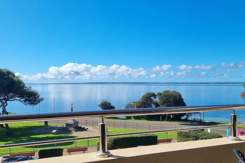 🌊Kingscote Terraces 2: Ocean Views, Town Location, Premium Property, Wifi, AC - Image 1