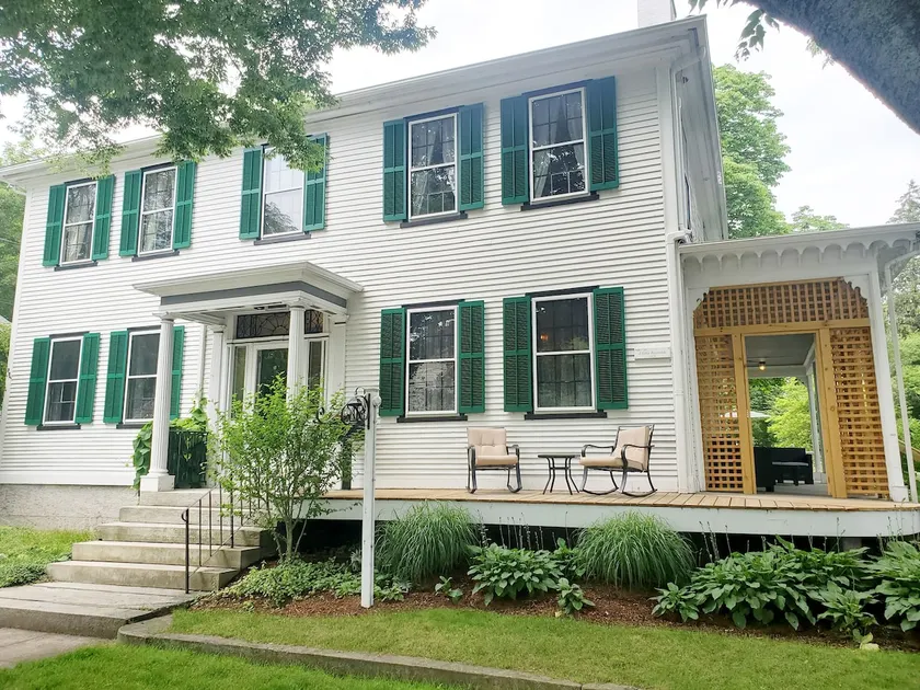 Spacious Farmhouse near beaches, bike path and URI - Image 1