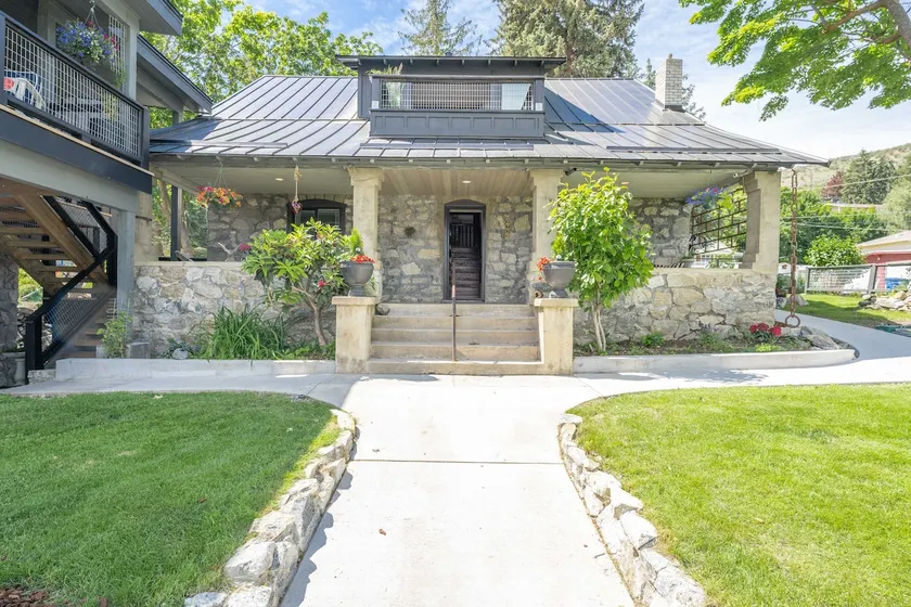 Lake Chelan Stone House - Image 1