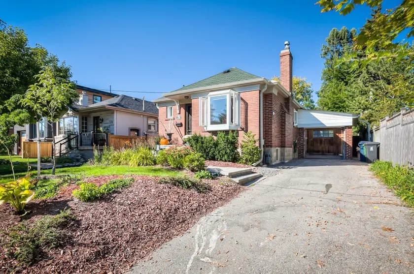Monthly Toronto Home | 2BR, 3Parking, Private Yard - Image 1