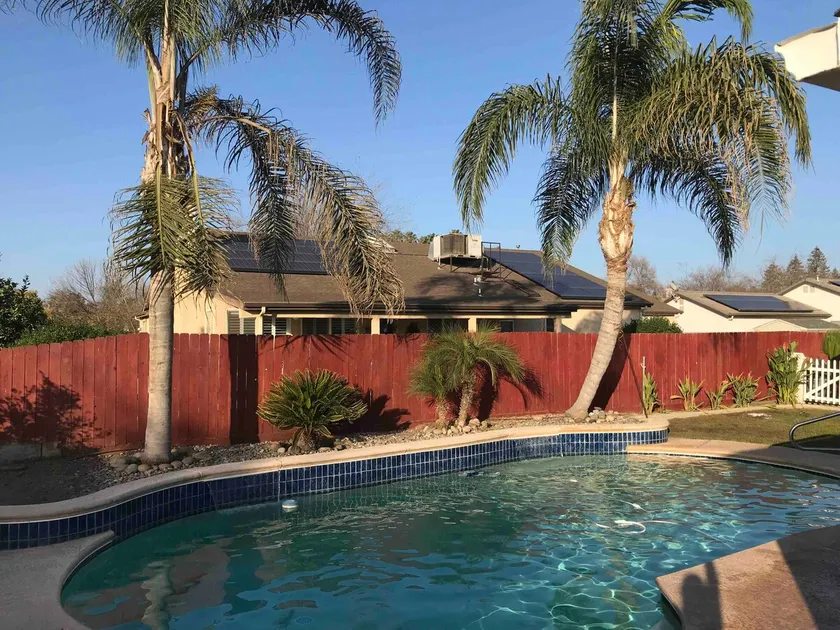 Cheerful 4 bedroom 2 bathroom home with pool - Image 1