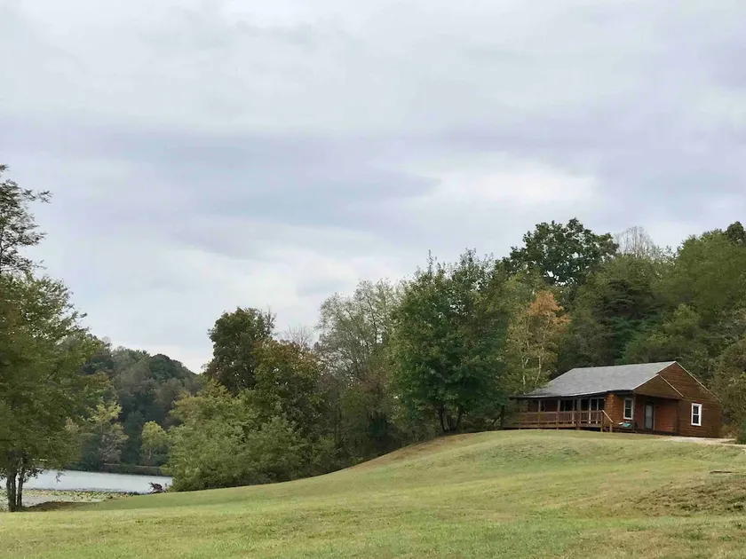 MLC#3-Oak Hill-2BR-Amazing Porch-Hot Tub -Lakeview - Image 1