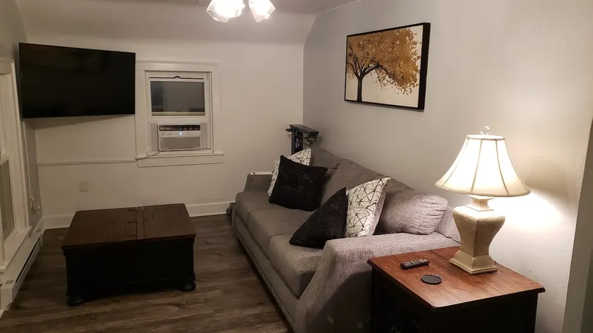 The MapleWood - A cozy second floor apartment - Image 1