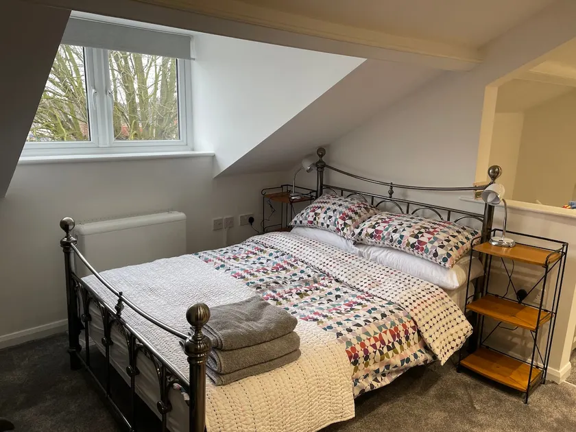 Studio Apartment. Close to Hospital. Town centre - Image 1