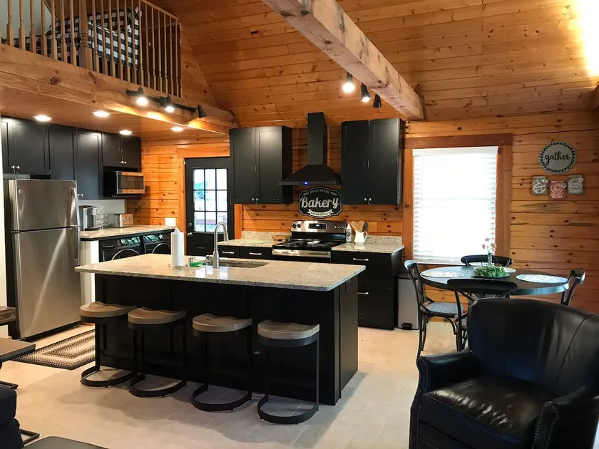 Our sweet retreat-Lakeview & peaceful setting - Image 1