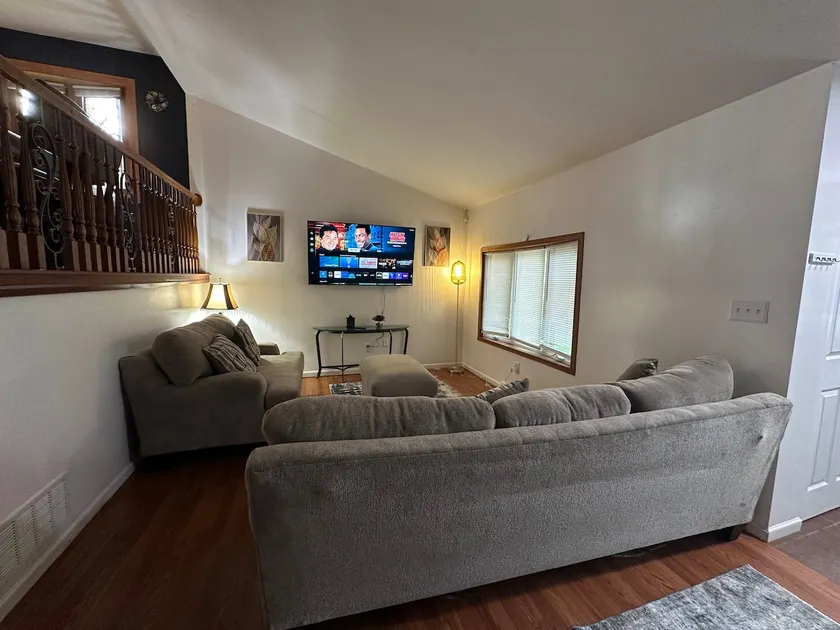 Charming Quiet West-Side Escape - Image 1