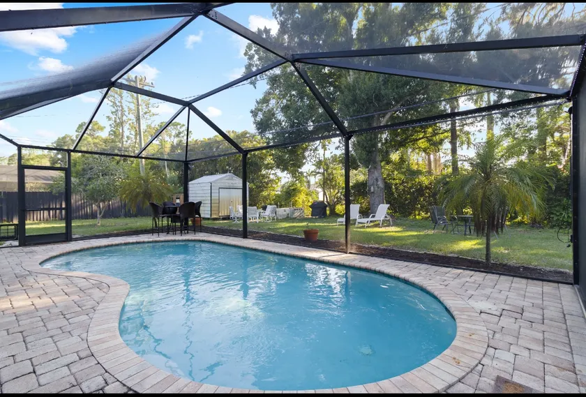 Work and Relax in one place. - Image 1