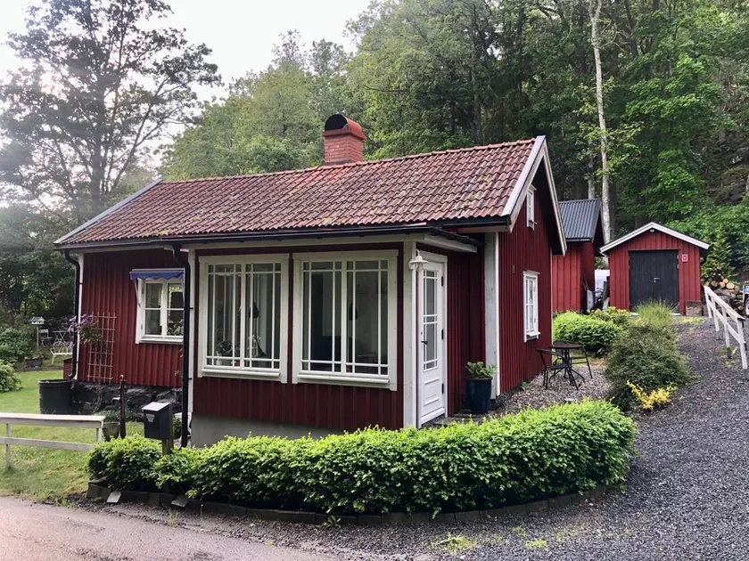Bomstugan at Halleberg, Vargön - Image 1