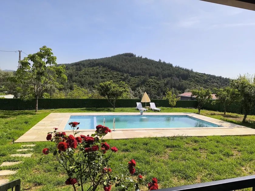 Peaceful Private Family Holiday Home with Kids Poo - Image 1
