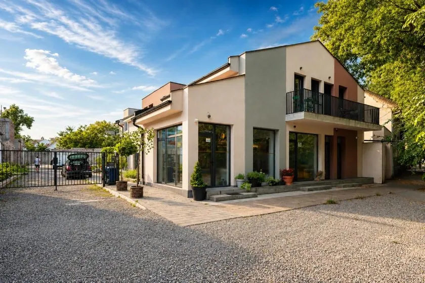 Velora Studio: Modern & Central Stay - Image 1