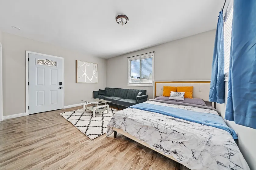 PrivateEntrance Guest unit in DT Baldwin Park-LA - Image 1