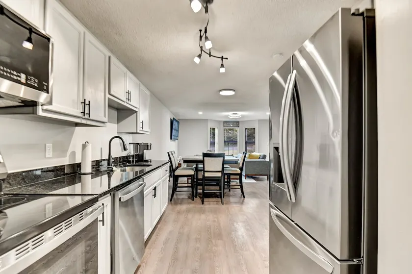*Modern Athens Escape 4br/3ba* - Image 1