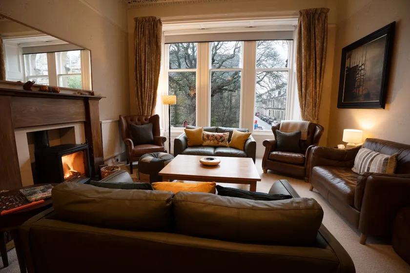 Large Victorian apartment: central, quiet - Image 1
