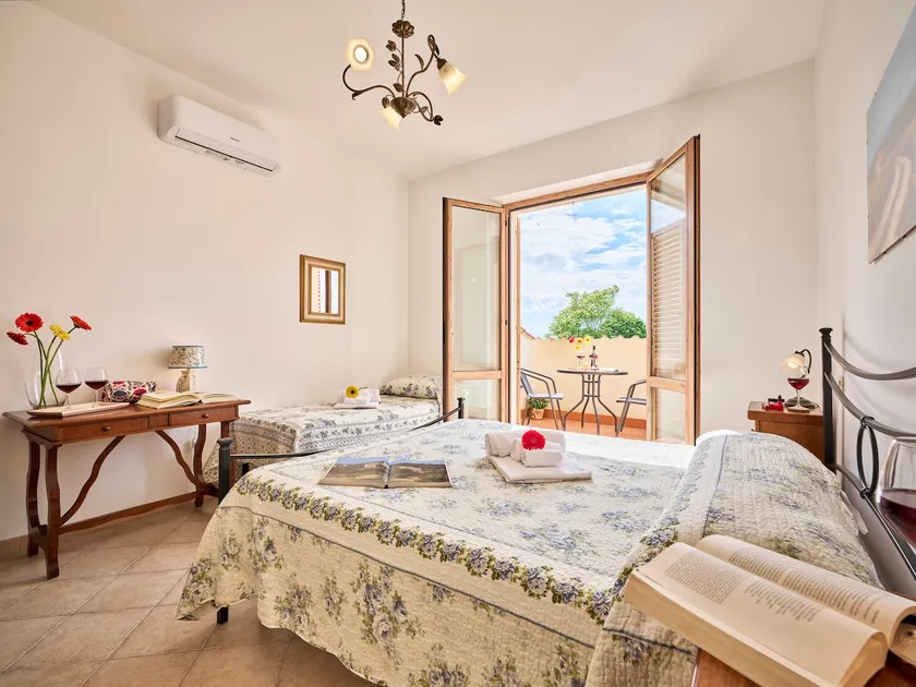 ”Il Gelsomino” apartment with pool. - Image 1