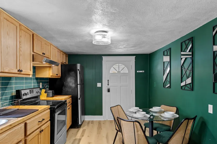 KING Bed|Mins to PVD Colleges &Casino+FREE Parking - Image 1