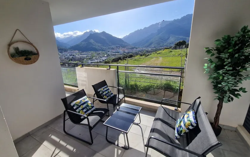 Charming 2-bedroom with terrace - Image 1