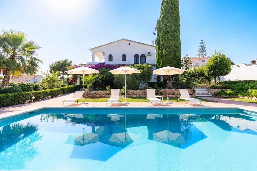Luxury Beach Villa w/Pool, AC, EV & Pet Friendly - Image 1