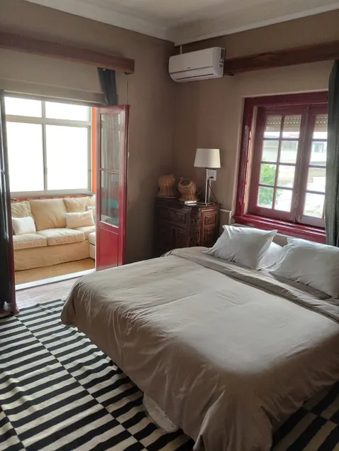 Small apartment in Almada - Image 1