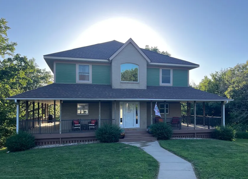 Home in Missouri Valley - Image 1