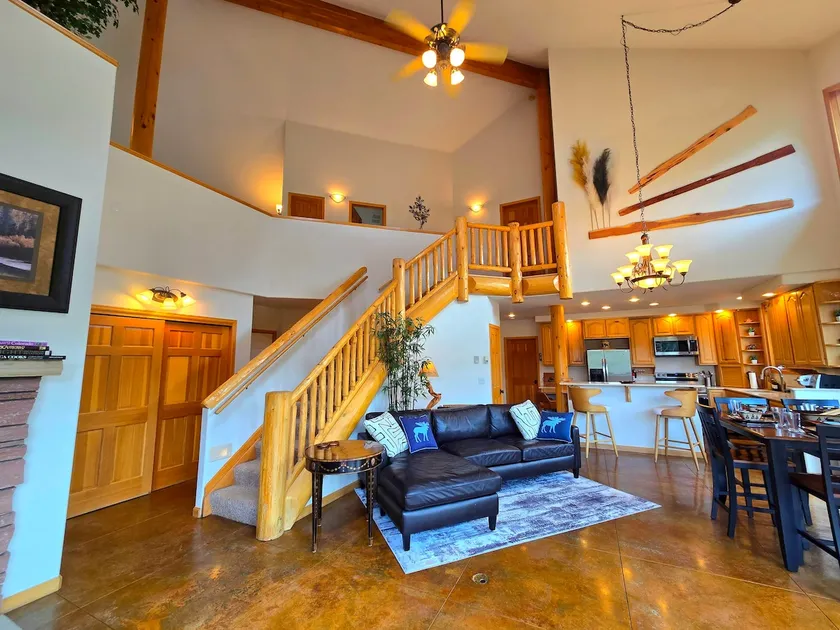 Moose Manor - Image 1