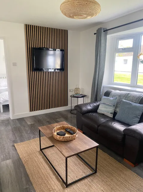 37 Gower holiday village Ty Seren Cosy 2 bedroom chalet with a seasonal indoor pool - Image 1
