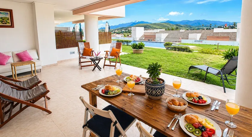 RELAX golf, direct pool access - Image 1