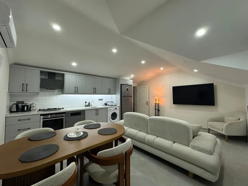 Spacious Apartment Three Minutes to the Beach - Image 1