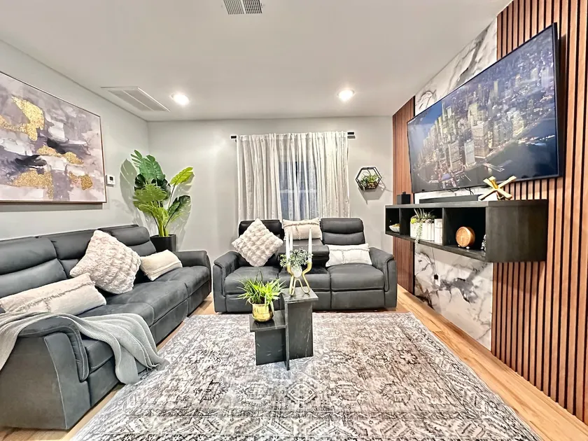 Luxury Apartment W/1Parking |25 min NYC 3 Bedrooms - Image 1