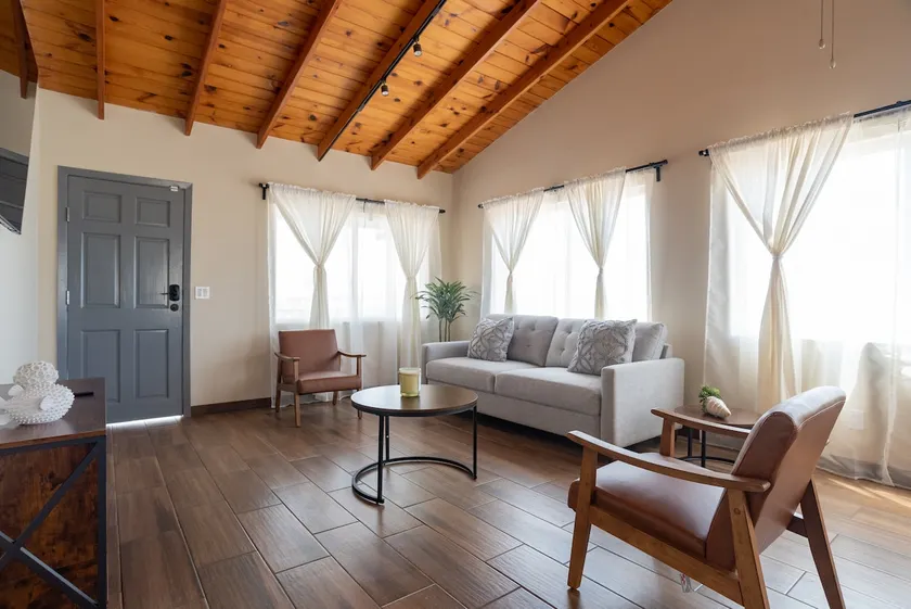 NEW Casa Marea Beach Front House DT 2BR WiFi & AC - Image 1