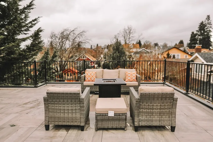 Epic Rooftop w/ Lake & Seattle Skyline Views - Image 1