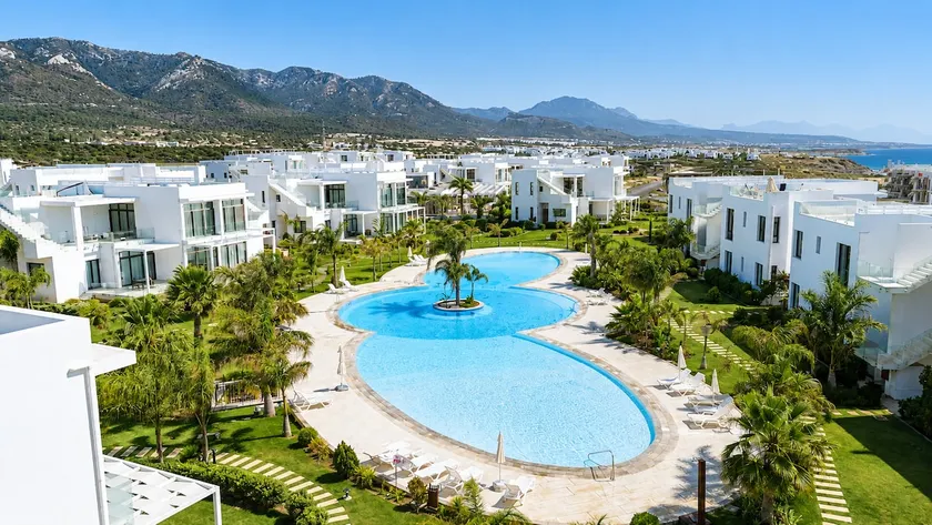 Penthouse | Pool & Mountain View · Spa & Beach - Image 1