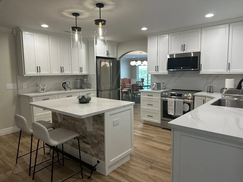 Modern and Clean Deluxe Retreat - Image 1