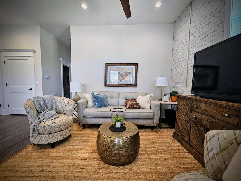 Charming Downtown Loft Apartment - Image 1