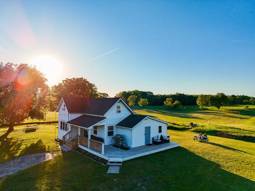 13-Acre Farmhouse / Cinema Room & Epic Stargazing - Image 1