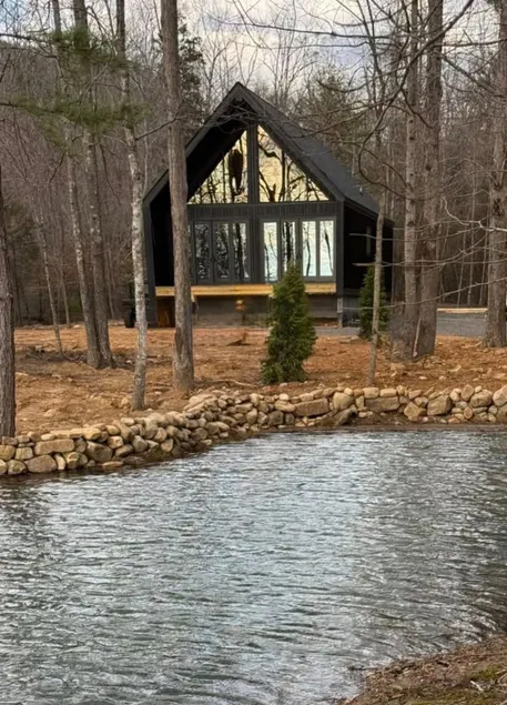 A-mazing new lakefront cabin - Image 1