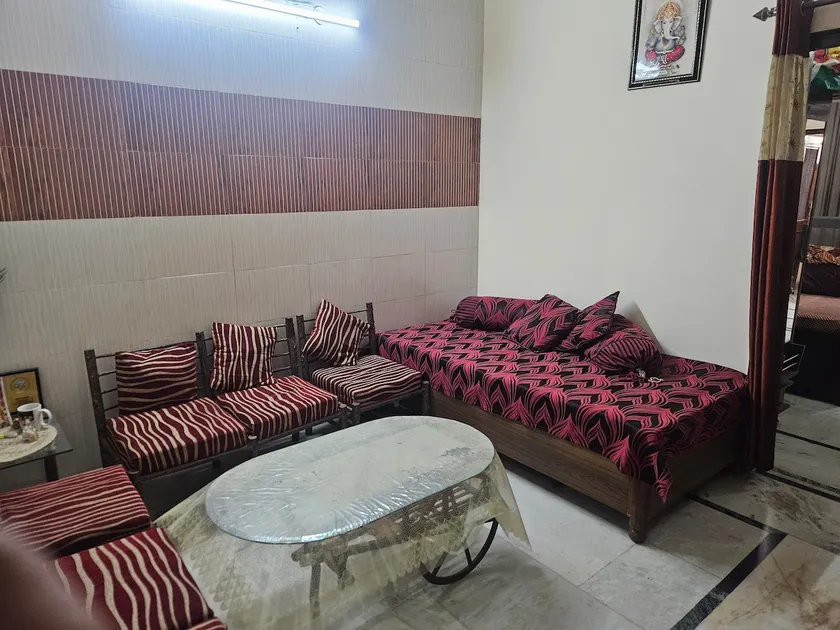 Spacious 2Bhk With Kitchen - Image 1
